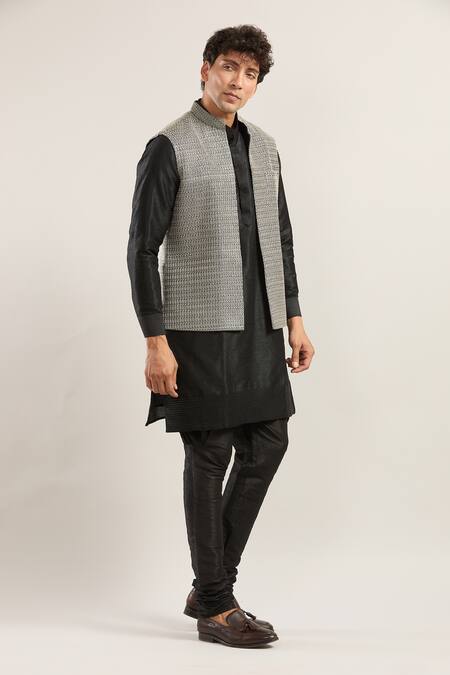 Rng Safawala Black Embroidery Contrast Thread Bundi Set at Aza Fashions Rng Safawala_Black Embroidery Contrast Thread Bundi Set _at_Aza_Fashions