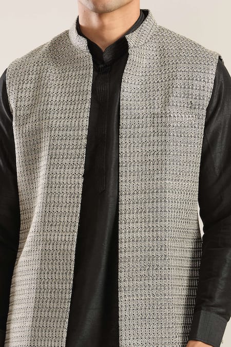 Shop Rng Safawala Black Embroidery Contrast Thread Bundi Set Shop_Rng Safawala_Black Embroidery Contrast Thread Bundi Set