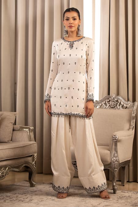 Esha Koul_White Embroidery Round Neck Kurta Set With Dupatta _Online_at_Aza_Fashions