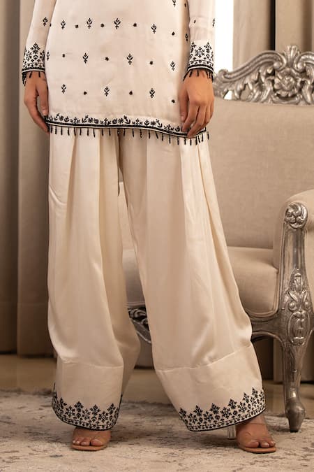 Shop_Esha Koul_White Embroidery Round Neck Kurta Set With Dupatta _Online_at_Aza_Fashions