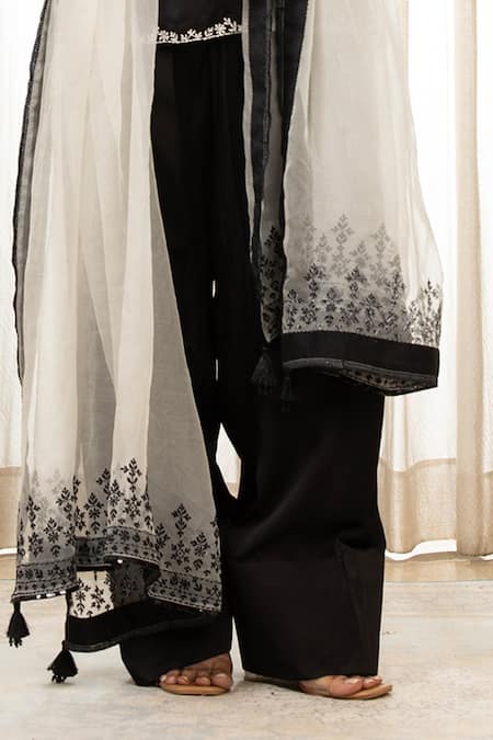 Esha Koul_Black Satin, Organza, Chanderi Embroidery Split V-neck Kurta Set With Dupatta _Online_at_Aza_Fashions