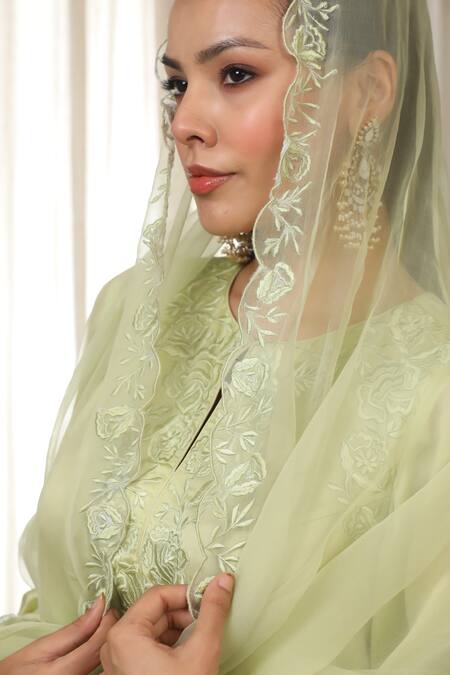 Buy_Esha Koul_Green Cut Work Round Neck Pista Kurta Set 