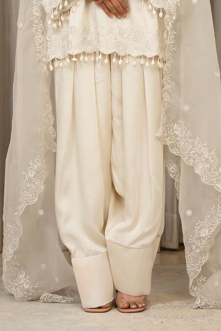 Buy Esha Koul White Organza Cut Work Split V-neck Embroidered Kurta Set Online at Aza Fashions Buy_Esha Koul_White Organza Cut Work Split V-neck Embroidered Kurta Set _Online_at_Aza_Fashions