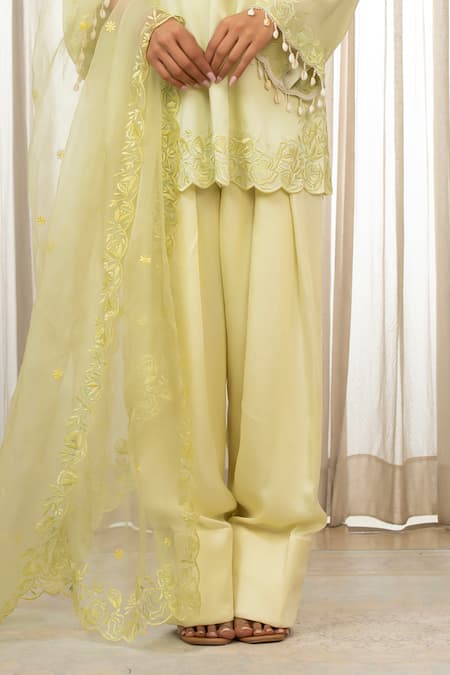 Buy_Esha Koul_Yellow Brocade, Organza, Crepe Tassels Split V-neck Butter Cutwork Kurta Set _Online_at_Aza_Fashions