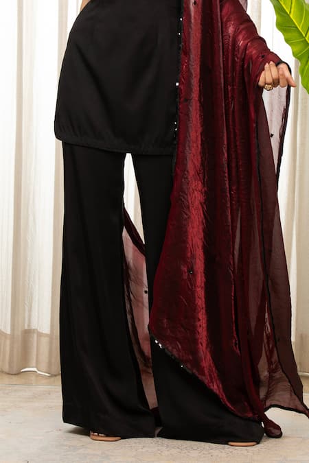 Buy_Esha Koul_Black Satin, Organza Open Neck Siyah Kurta Set With Dupatta _Online_at_Aza_Fashions