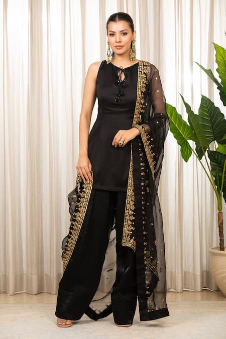 Buy_Esha Koul_Black Chanderi, Satin, Organza Sequins Open Neck Embellished Kurta Set 
