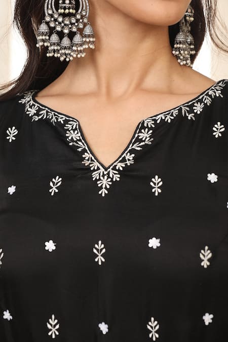 Buy_Esha Koul_Black Embroidery Split V-neck Kurta Set With Dupatta _Online_at_Aza_Fashions