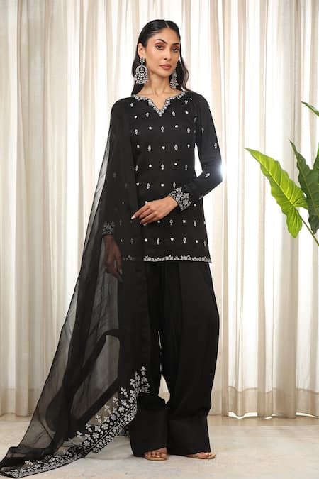 Shop_Esha Koul_Black Embroidery Split V-neck Kurta Set With Dupatta _Online_at_Aza_Fashions