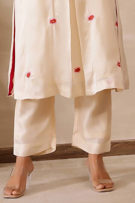 Masoomm_Off White Silk, Cotton Embroidery Round Neck Floral Kurta Set _Online_at_Aza_Fashions
