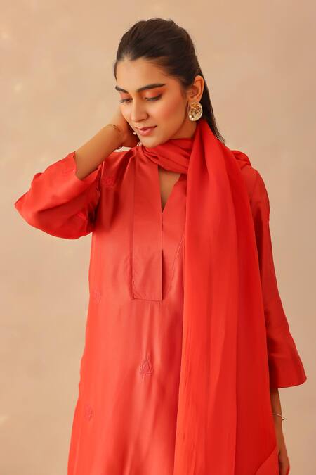 Masoomm_Red Silk, Cotton, Organza Embroidery V-neck Self Kurta Set _Online_at_Aza_Fashions