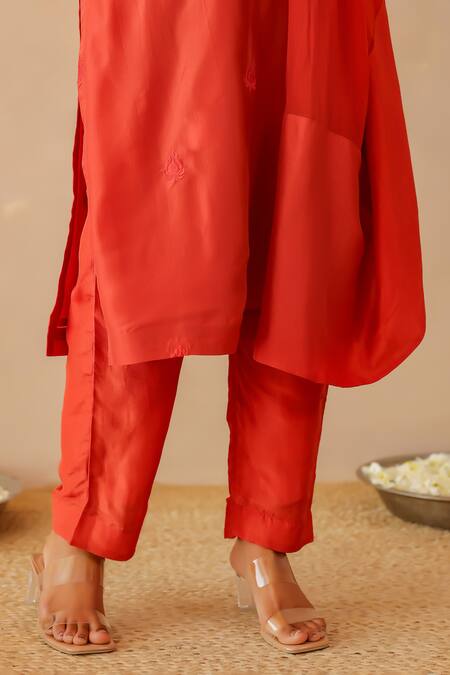 Buy_Masoomm_Red Silk, Cotton, Organza Embroidery V-neck Self Kurta Set 