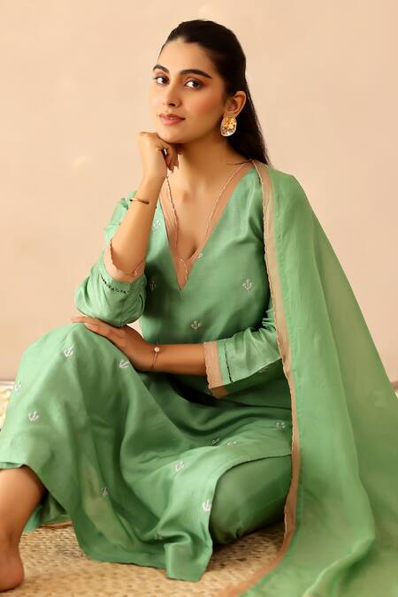 Buy_Masoomm_Green Silk, Cotton, Organza Lace V-neck Embroidered Kurta Set _Online_at_Aza_Fashions