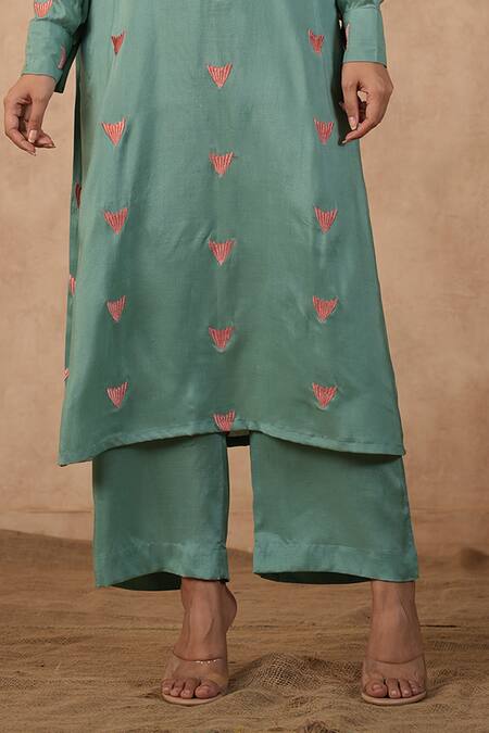 Masoomm_Green Embroidery Collared Floral Kurta Set _at_Aza_Fashions