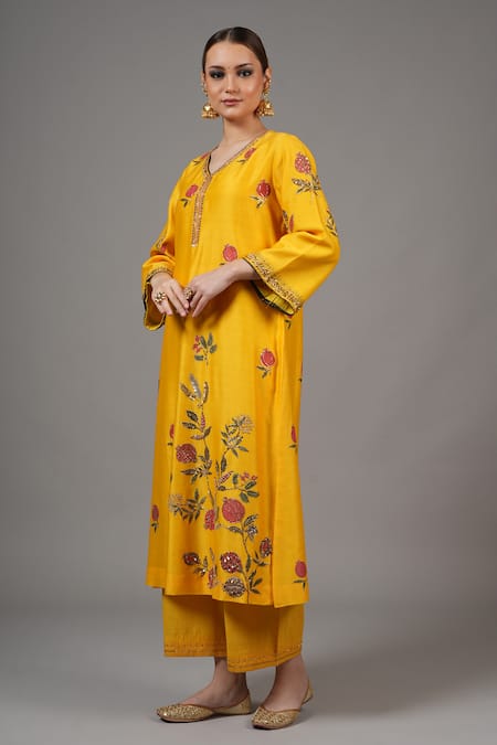 Buy_Joy Mitra_Yellow Chanderi Embroidery V-neck Lightning Anar Kurta Set _Online_at_Aza_Fashions