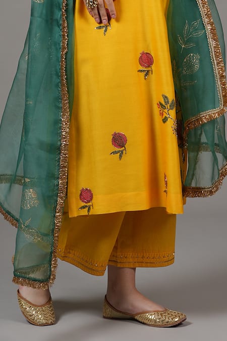 Buy_Joy Mitra_Yellow Chanderi Embroidery V-neck Lightning Anar Kurta Set 