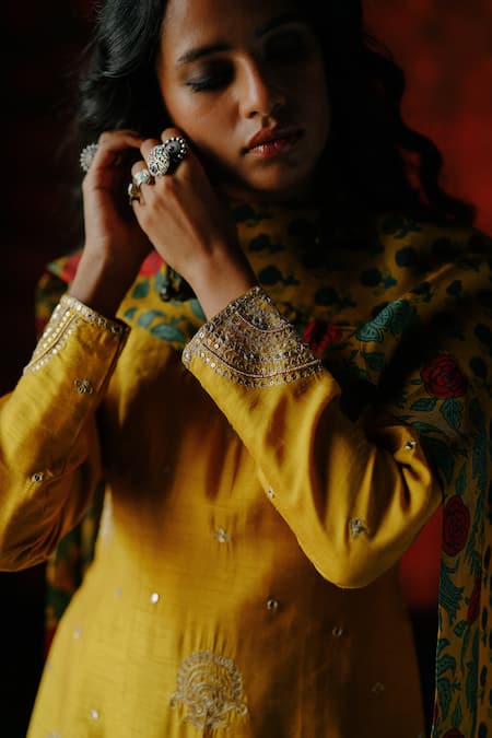 Buy_Drishti & Zahabia_Yellow Silk Sequins, Mirrors Round Neck Amber Ajrakh Print Kurta Set _Online_at_Aza_Fashions