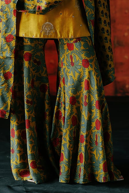 Buy_Drishti & Zahabia_Yellow Silk Sequins, Mirrors Round Neck Amber Ajrakh Print Kurta Set 