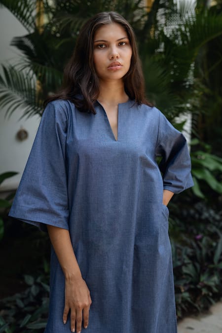 Raas Life_Navy Split V-neck Relaxed Box Fit Midi Dress _Online_at_Aza_Fashions