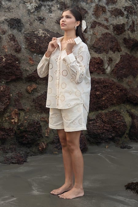 Buy_Raas Life_Cream Embroidery Collared Hakoba Diana Set _Online_at_Aza_Fashions