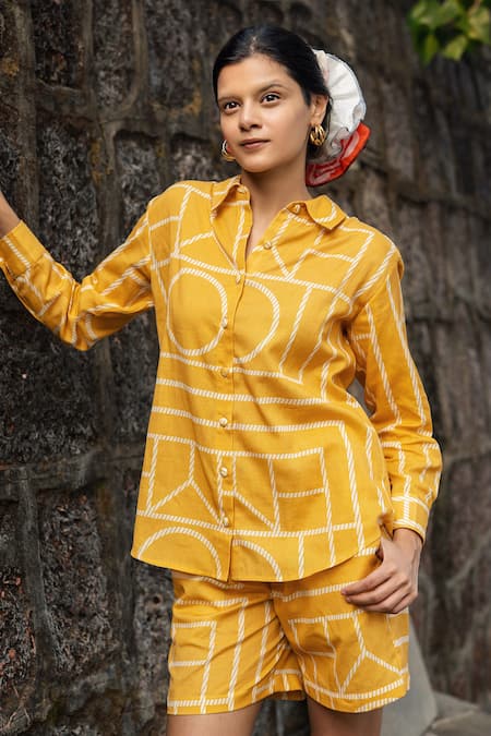 Buy_Raas Life_Mustard Linen, Cotton Collared Geometric Print Shirt And Shorts Set 