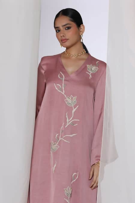 Shop_Myoho_Peach Linen, Satin Embroidery V-neck Hand Kurta Set _Online_at_Aza_Fashions