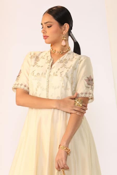 Myoho_White Brocade, Chanderi Embroidery Collared Hand Kurta Set _Online_at_Aza_Fashions