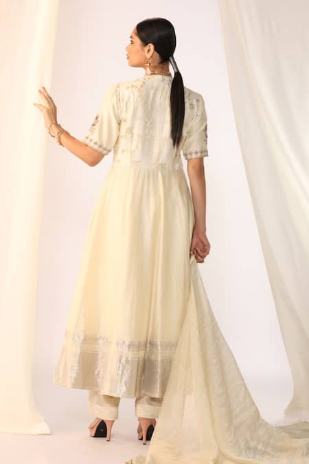 Myoho White Hand Embroidered Kurta Set 