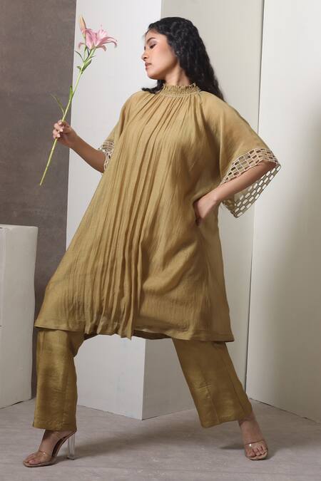 Buy_Chokhi Chorri_Mustard Cotton, Silk Cut Work Mandarin Gathered Kurta Set With Kimono Sleeves 