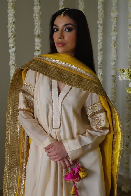 Shorshe Clothing Yellow Handloom Cotton Lace Handwoven Tissue Amal Dupatta Online at Aza Fashions Shorshe Clothing_Yellow Handloom Cotton Lace Handwoven Tissue Amal Dupatta _Online_at_Aza_Fashions