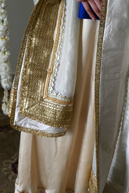 Shorshe Clothing_Ivory Handloom Cotton, Tissue Lace Handwoven Trim Dupatta _at_Aza_Fashions
