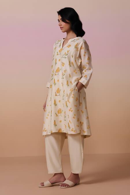 Buy Dressfolk Ivory Chanderi V-neck Floral Hand Block Printed Kurta Set Online at Aza Fashions Buy_Dressfolk_Ivory Chanderi V-neck Floral Hand Block Printed Kurta Set_Online_at_Aza_Fashions