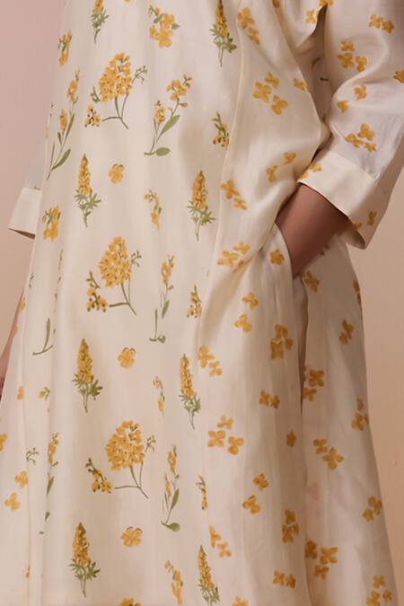 Dressfolk Ivory Chanderi V-neck Floral Hand Block Printed Kurta Set at Aza Fashions Dressfolk_Ivory Chanderi V-neck Floral Hand Block Printed Kurta Set_at_Aza_Fashions