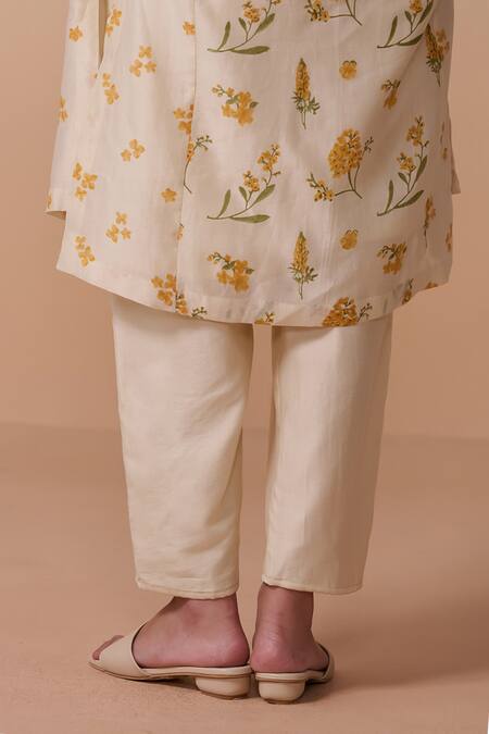 Buy Dressfolk Ivory Chanderi V-neck Floral Hand Block Printed Kurta Set Buy_Dressfolk_Ivory Chanderi V-neck Floral Hand Block Printed Kurta Set