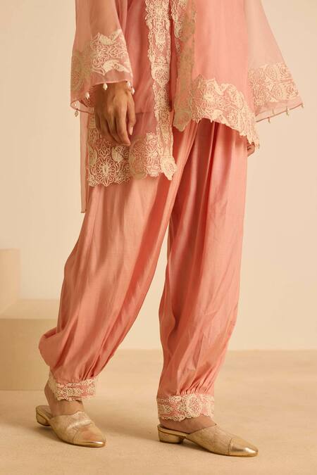 Inej_Pink Cotton Pearls Round Neck Embroidered Organza Kurta Set _Online_at_Aza_Fashions