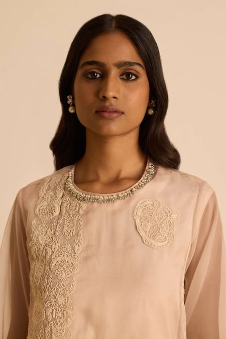 Buy_Inej_Peach Cotton, Silk Pearls Round Neck Organza Kurta Set With Embroidery _Online_at_Aza_Fashions