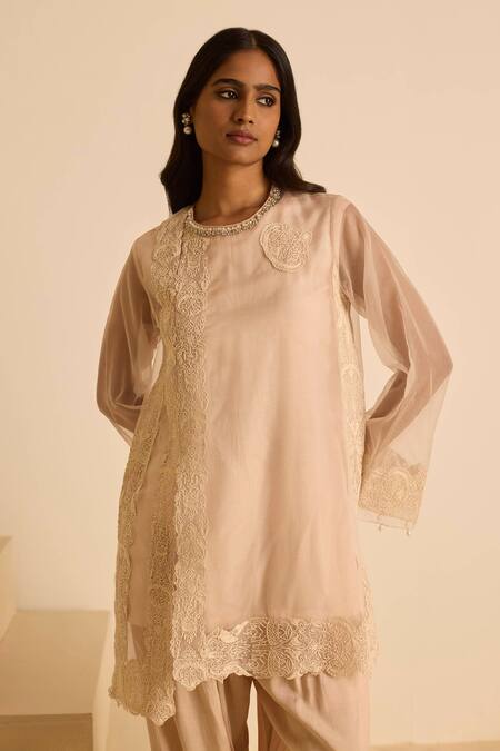 Inej_Peach Cotton, Silk Pearls Round Neck Organza Kurta Set With Embroidery _at_Aza_Fashions
