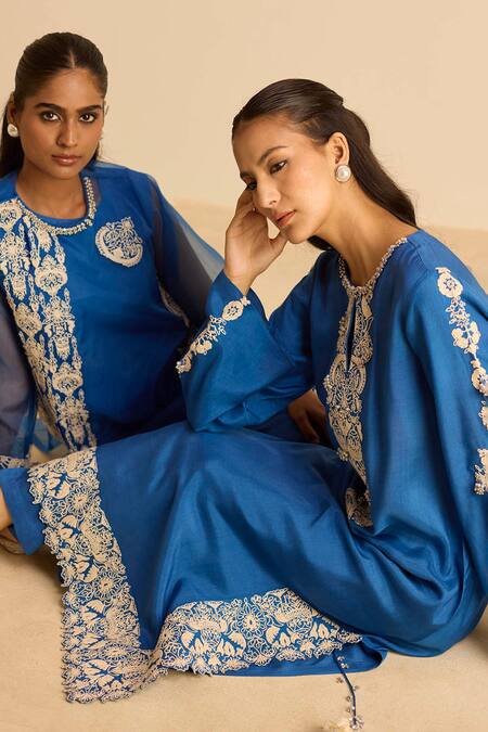 Inej_Blue Cotton, Silk Pearls Round Neck Organza Embroidered Kurta Set _Online_at_Aza_Fashions