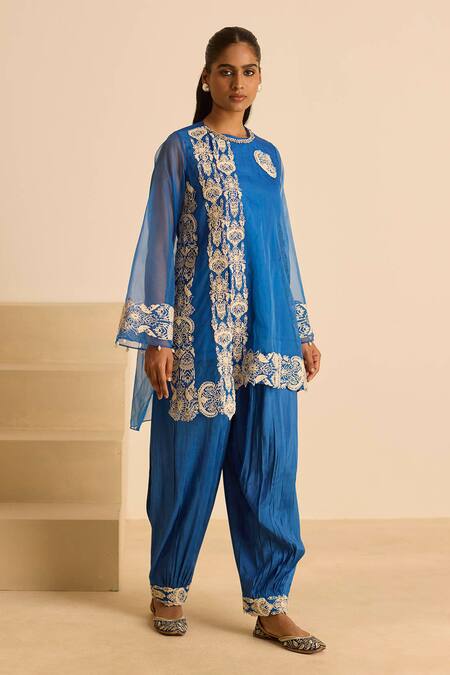 Inej_Blue Cotton, Silk Pearls Round Neck Organza Embroidered Kurta Set _at_Aza_Fashions