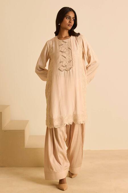 Inej_Peach Cotton, Silk Pearls Kashmiri Kurta Set _Online_at_Aza_Fashions