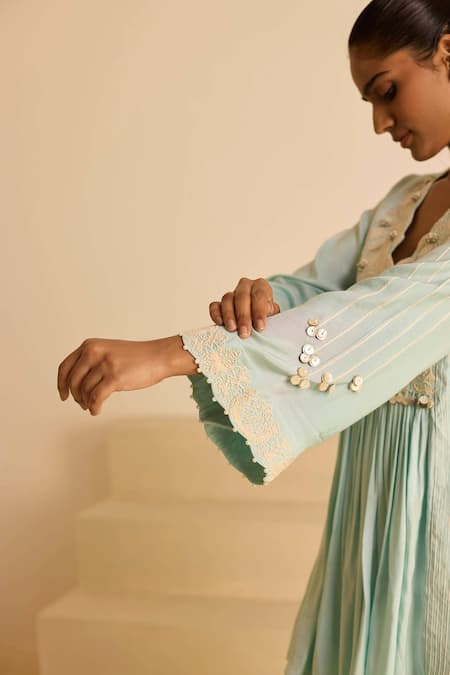 Inej_Sky Blue Cotton, Silk Pearls, Sequins V-neck Embroidered Kurta Set _Online_at_Aza_Fashions