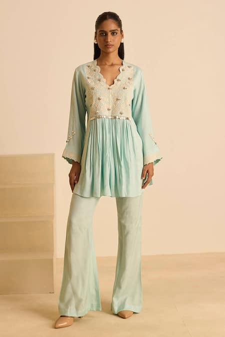 Inej_Sky Blue Cotton, Silk Pearls, Sequins V-neck Embroidered Kurta Set _at_Aza_Fashions