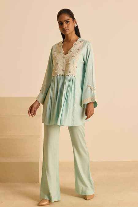 Buy_Inej_Sky Blue Cotton, Silk Pearls, Sequins V-neck Embroidered Kurta Set 