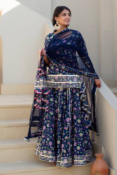 Pomcha Jaipur Blue Cotton, Net Tassels Round Neck Floral Print Kurta Set With Dupatta at Aza Fashions Pomcha Jaipur_Blue Cotton, Net Tassels Round Neck Floral Print Kurta Set With Dupatta _at_Aza_Fashions