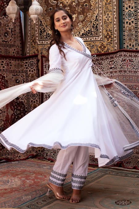 Shop_Pomcha Jaipur_White Cotton, Net Embroidery V-neck Anarkali Kurta Set _Online_at_Aza_Fashions