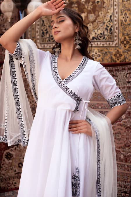 Buy_Pomcha Jaipur_White Cotton, Net Embroidery V-neck Anarkali Kurta Set 