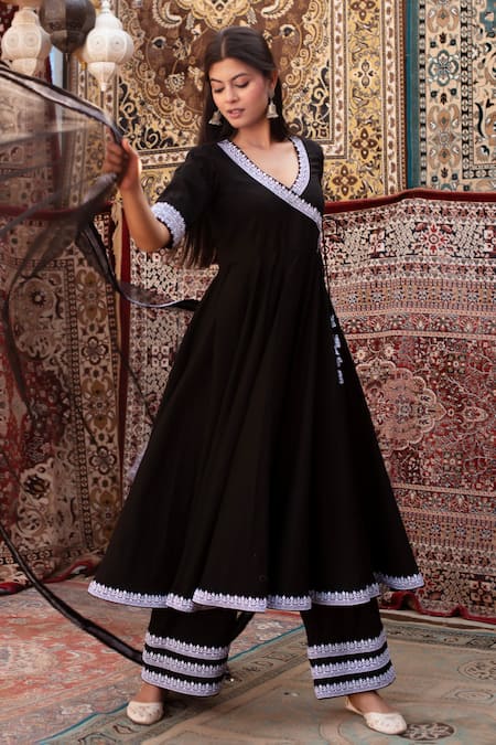 Shop Pomcha Jaipur Black Cotton, Net Embroidery V-neck Anarkali Kurta Set Shop_Pomcha Jaipur_Black Cotton, Net Embroidery V-neck Anarkali Kurta Set