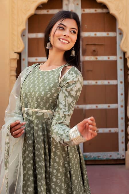 Buy_Pomcha Jaipur_Green Cotton, Net Embroidery Round Neck Printed Anarkali Kurta Set With Dupatta _Online_at_Aza_Fashions