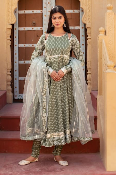 Buy_Pomcha Jaipur_Green Cotton, Net Embroidery Round Neck Printed Anarkali Kurta Set With Dupatta 