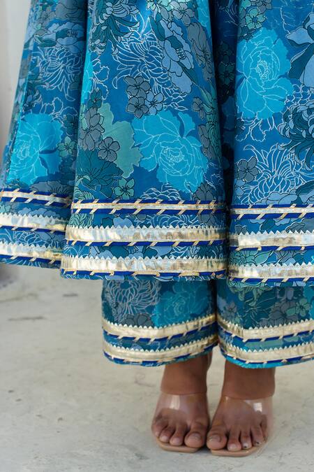 Pomcha Jaipur Blue Cotton, Net Embroidery V-neck Printed Anarkali Kurta Set at Aza Fashions Pomcha Jaipur_Blue Cotton, Net Embroidery V-neck Printed Anarkali Kurta Set _at_Aza_Fashions