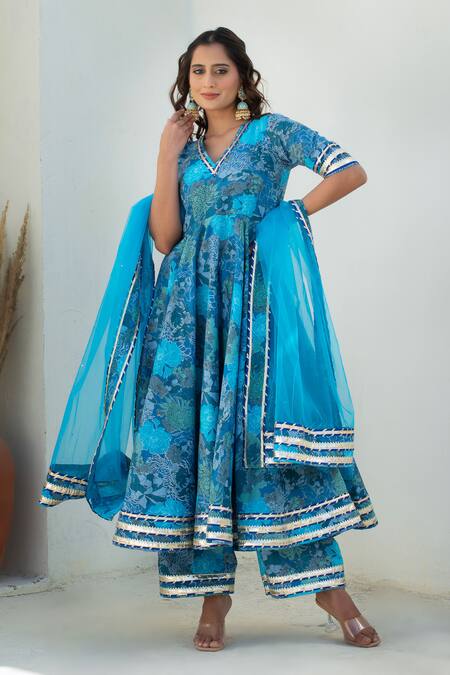Shop Pomcha Jaipur Blue Cotton, Net Embroidery V-neck Printed Anarkali Kurta Set Shop_Pomcha Jaipur_Blue Cotton, Net Embroidery V-neck Printed Anarkali Kurta Set